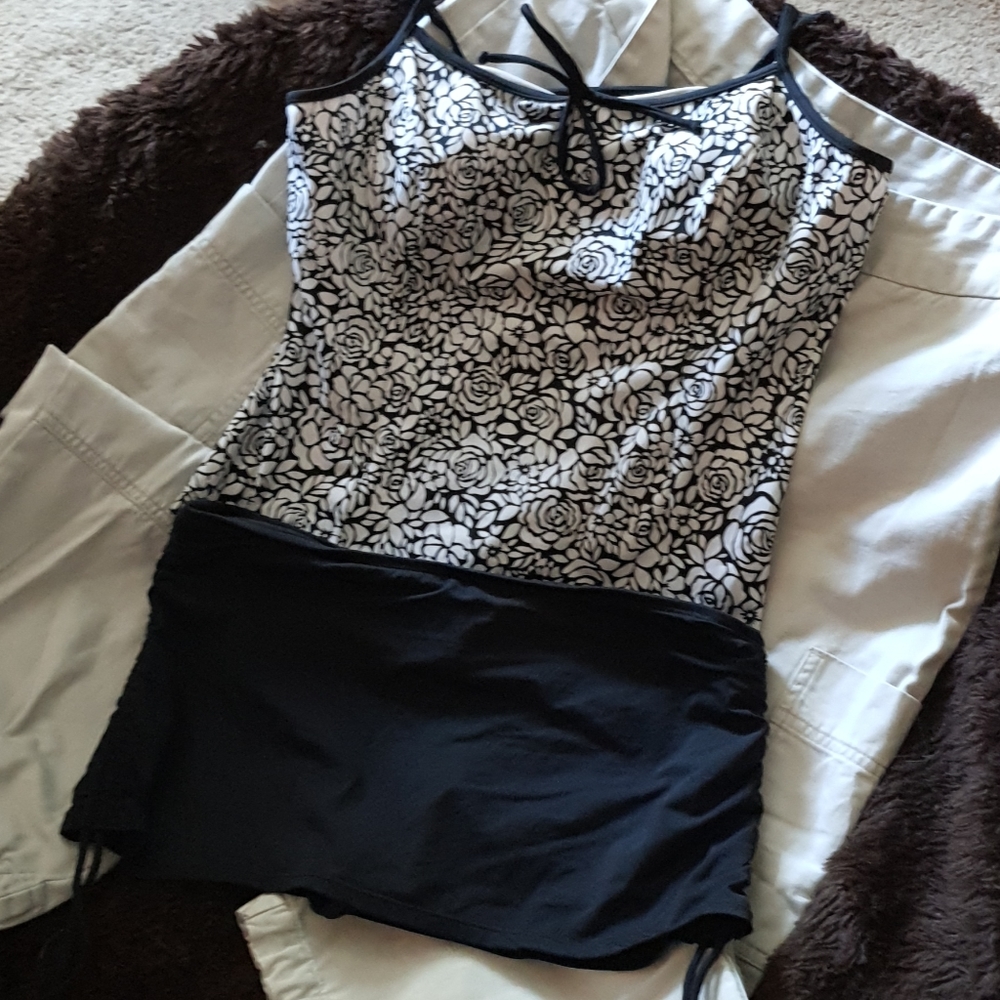 Women's two-piece bathing suit